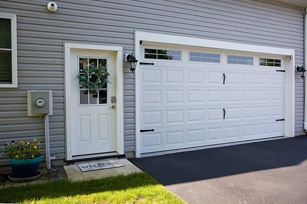 24/7 Emergency Garage Door Panel Replacement experts in Kinney County County, TX